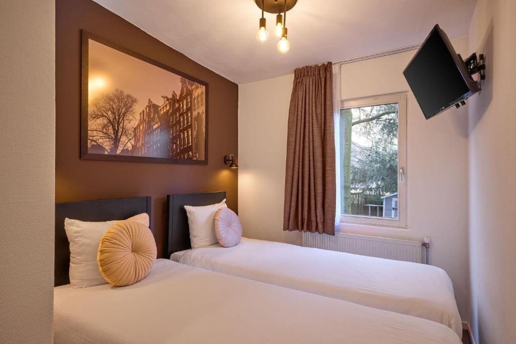 Standard Quadruple Room room - Image 2
