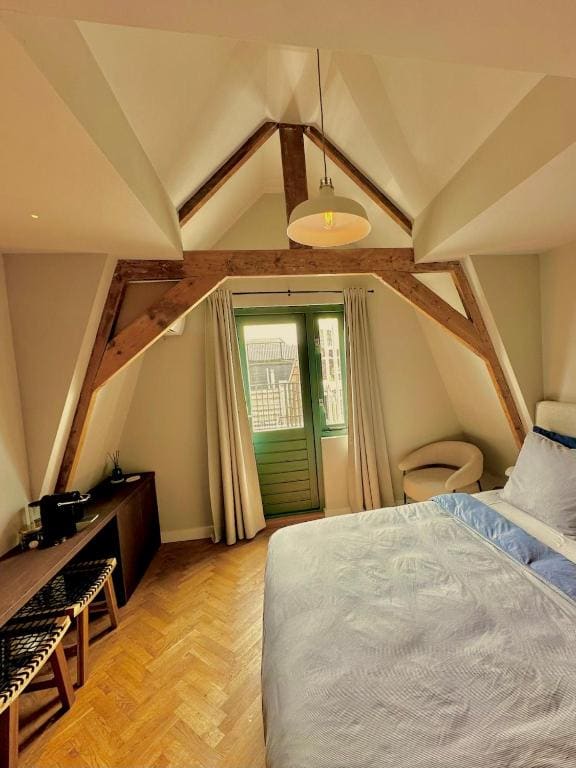 Deluxe Double Room with Balcony room - Image 2