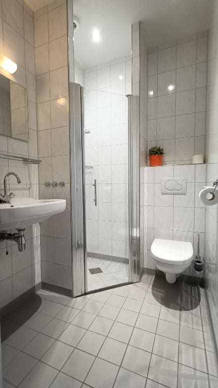 Small Double or Twin Room room - Image 3