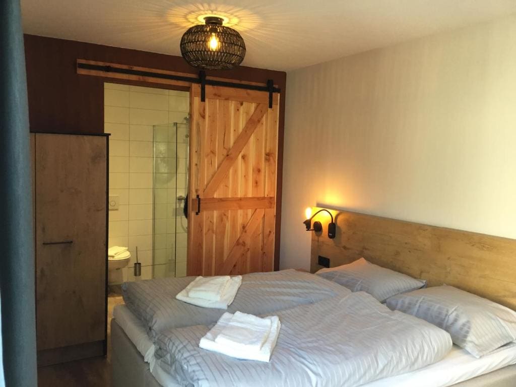 Deluxe Double Studio backside room - Image 1
