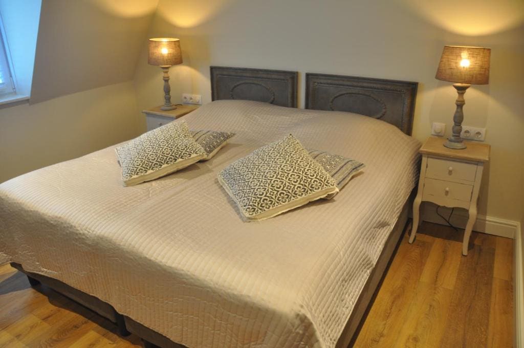 Double Room with Lake View room - Image 2