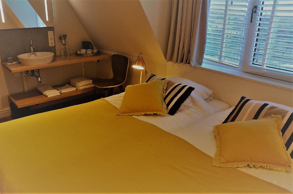 Small Twin Room room - Image 1
