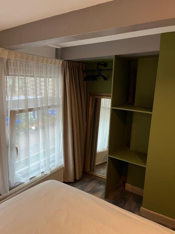 Room room - Image 2