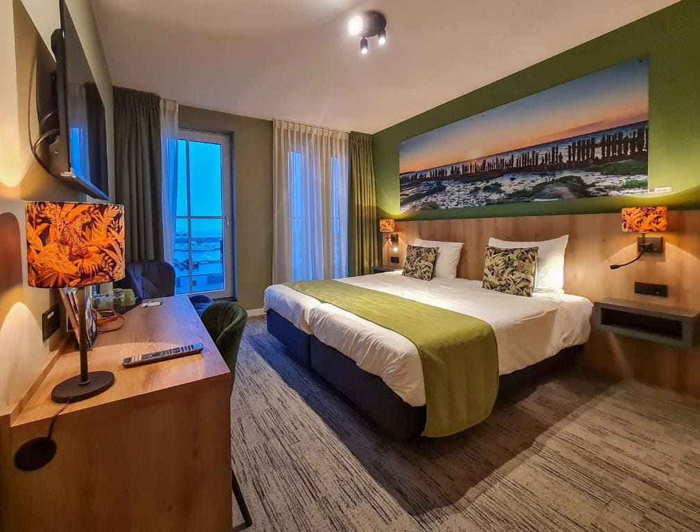 Double Room with Sea View room - Image 2