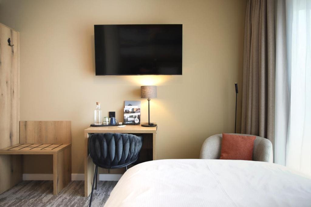 Single Room with Sea View room - Image 3