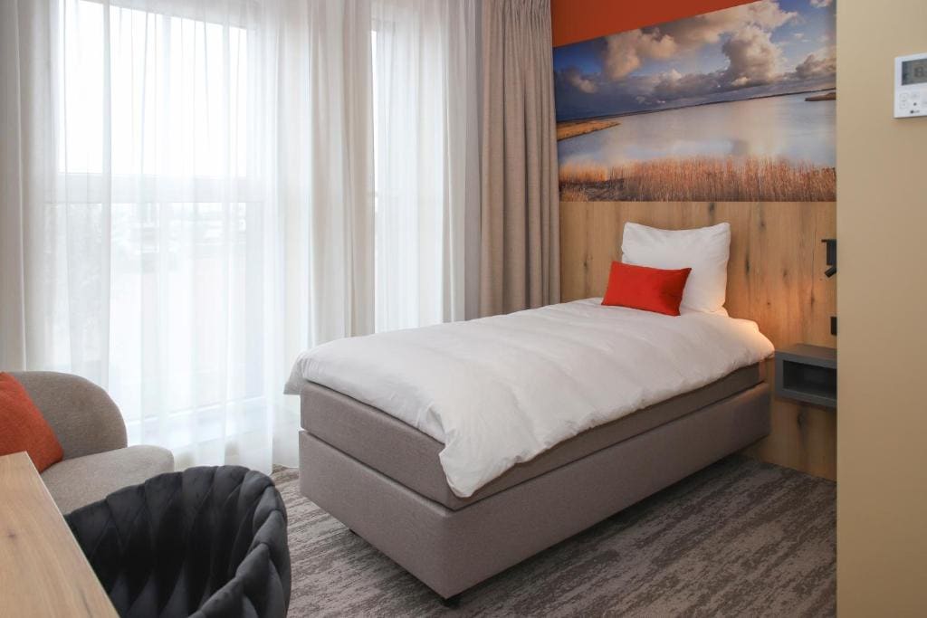 Single Room with Sea View room - Image 2