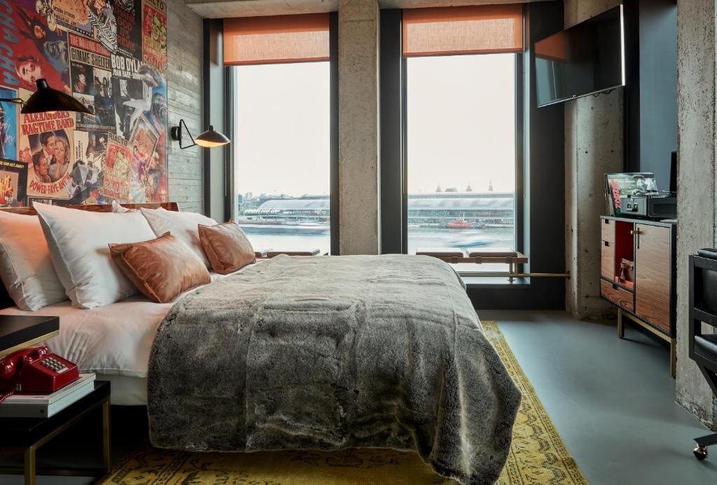 Deluxe Corner Room with City View room - Image 3