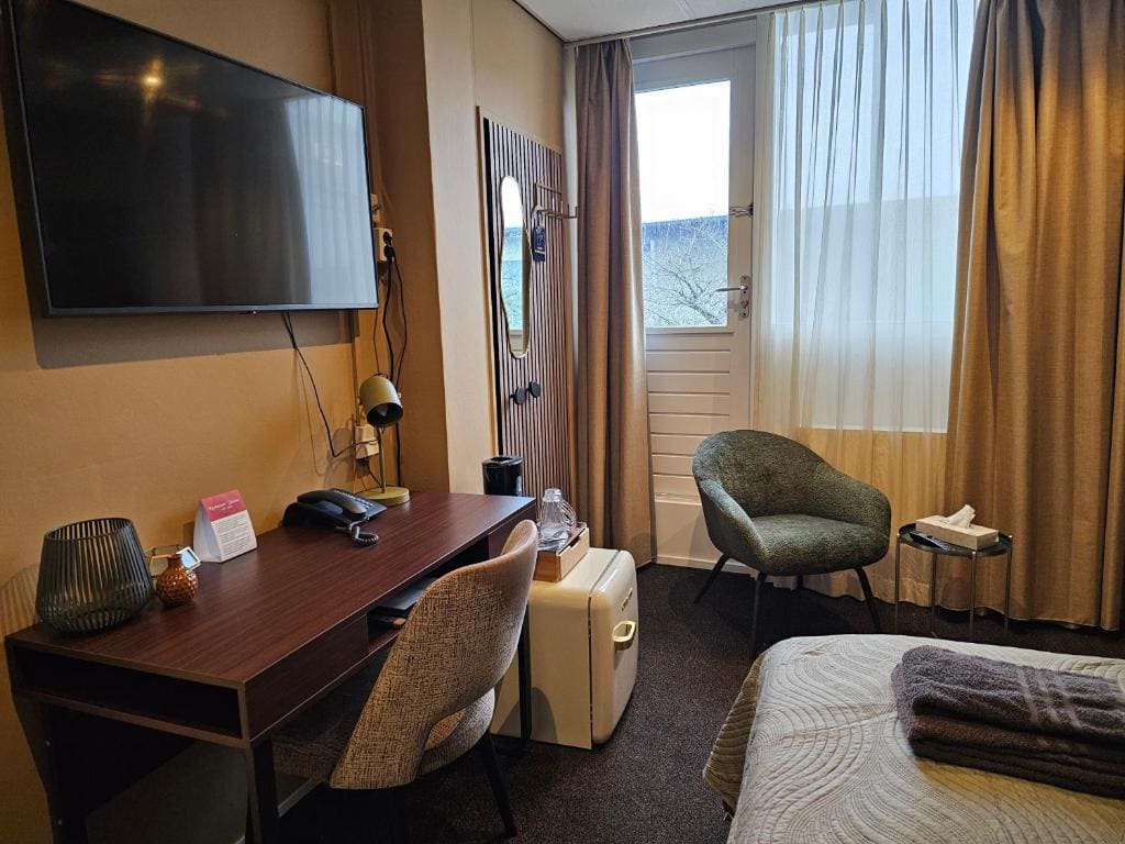 Twin Room with City View and Balcony at The City Side room - Image 3