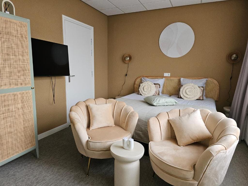 Deluxe Twin Room at The City Side with Elevator Access room - Image 1