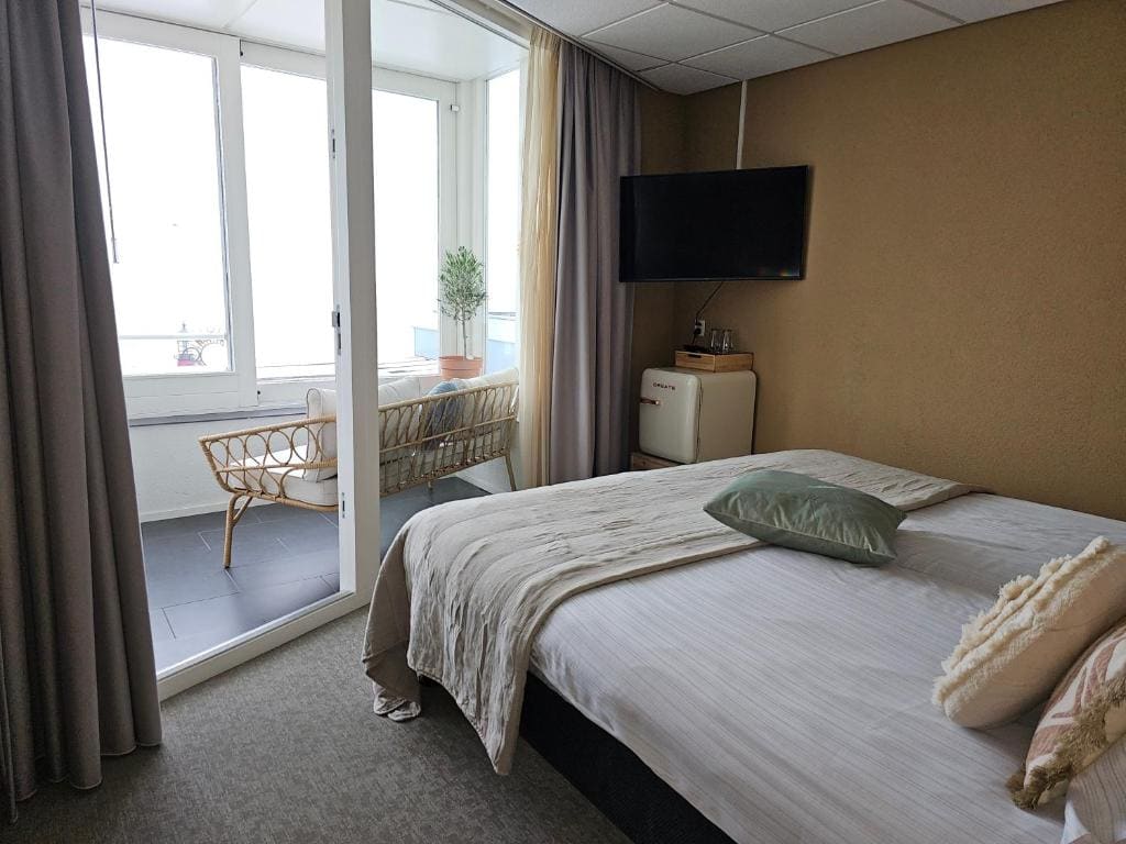 Deluxe Twin Room with Sea View with Balcony or Loggia room - Image 1