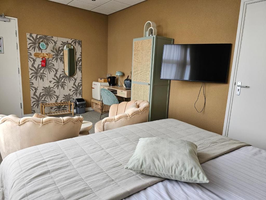 Deluxe Twin Room at The City Side with Elevator Access room - Image 2