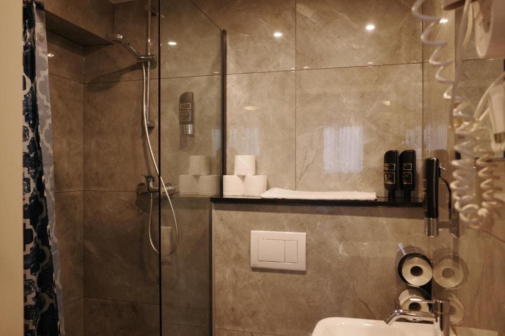 Standard Quadruple Room with Private Bathroom room - Image 1