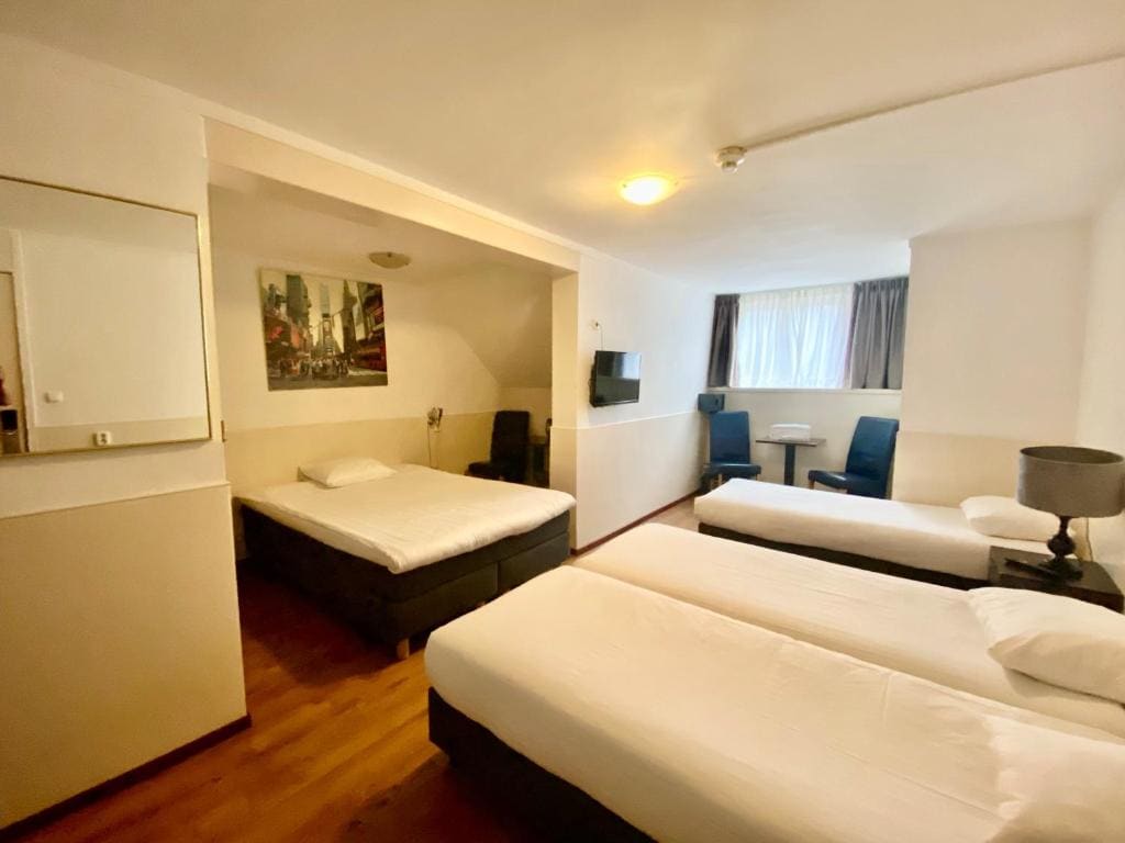 Standard Quadruple Room with Private Bathroom room - Image 2