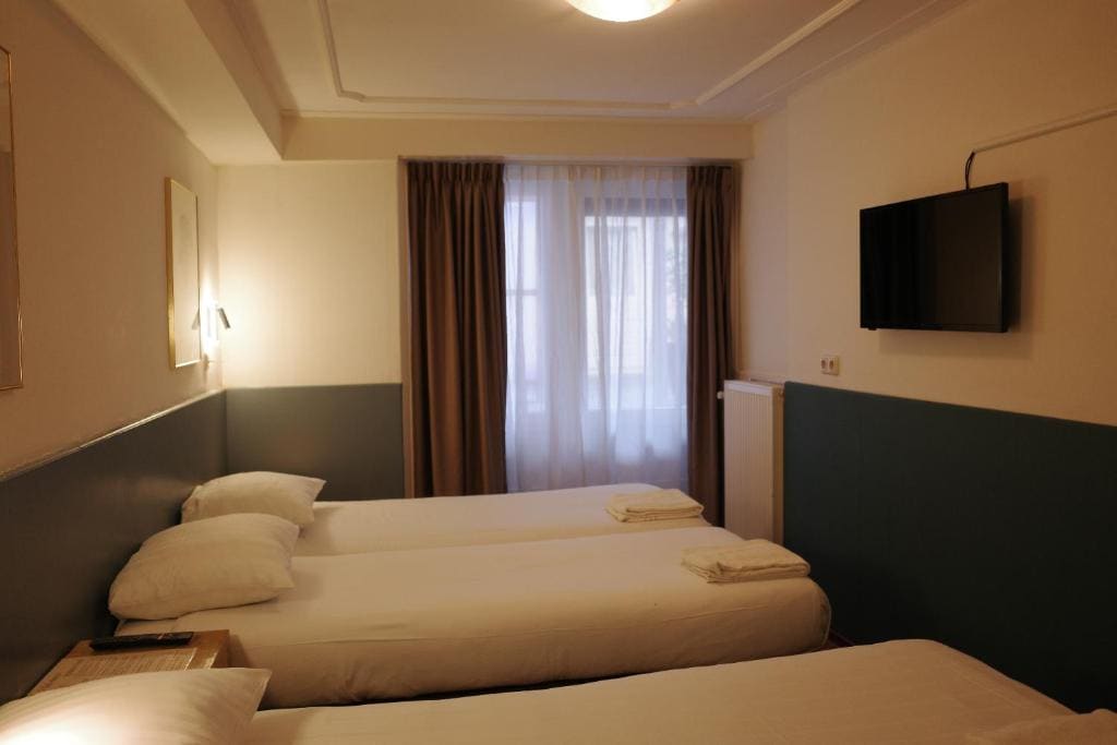 Triple Room with Private Bathroom room - Image 3