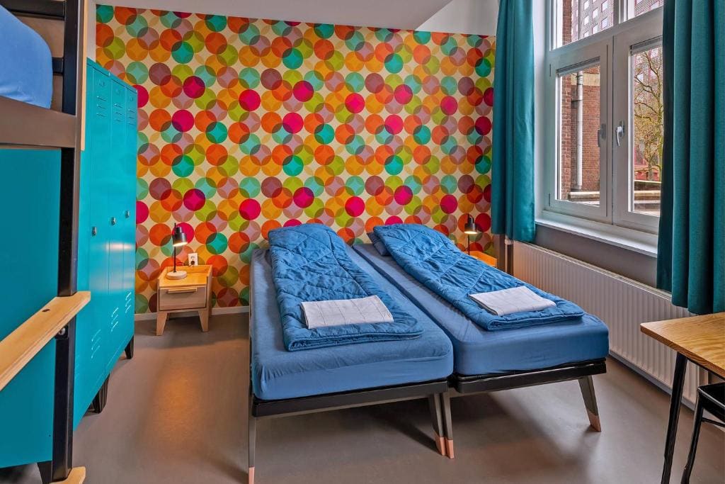 Six Person Family Room with Private Bathroom and Shower room - Image 3
