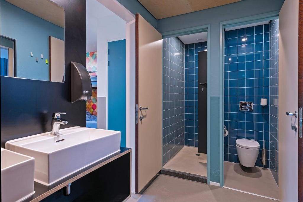 Six Person Family Room with Private Bathroom and Shower room - Image 1