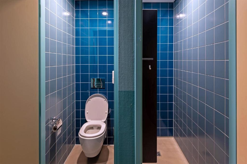 Six Person Family Room with Private Bathroom and Shower room - Image 2