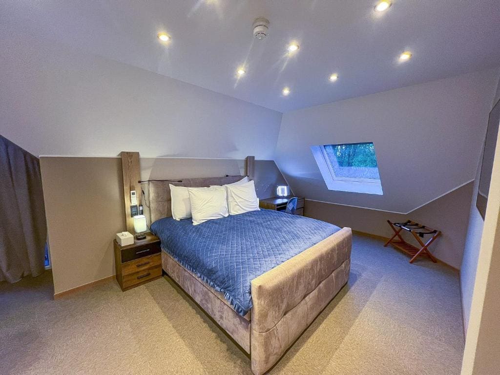Deluxe Queen Room room - Image 2