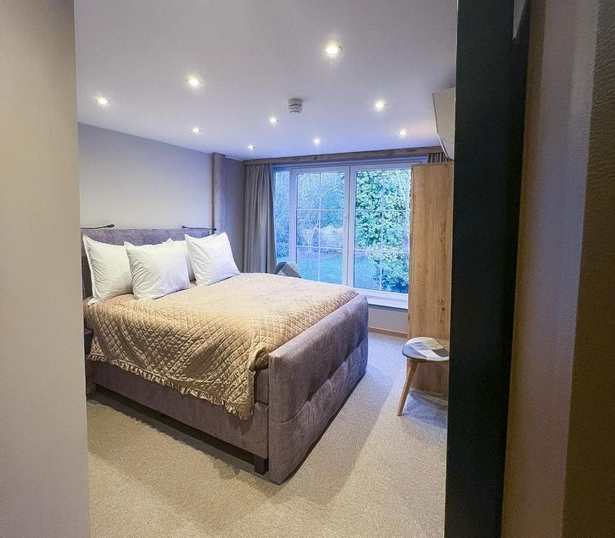 Double Room with Shared Bathroom room - Image 1