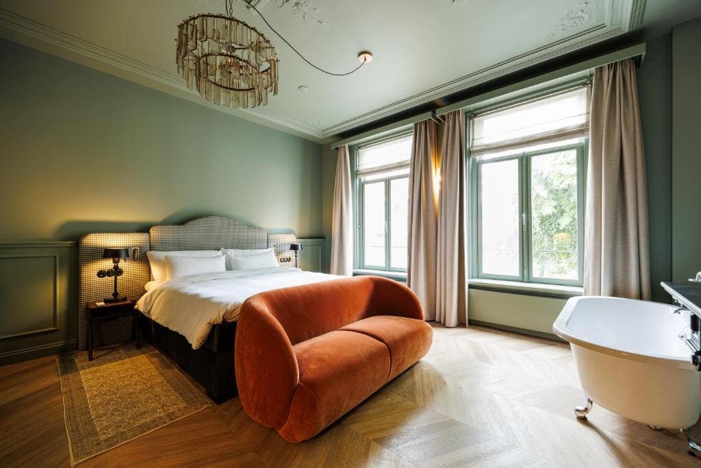 Deluxe Suite room - Image 2