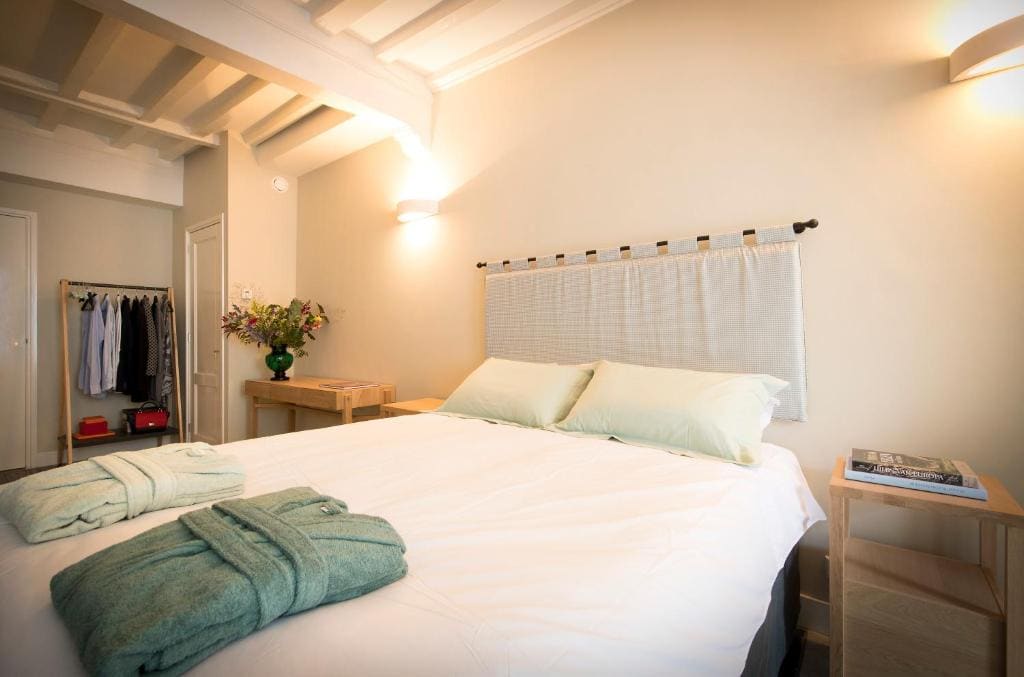 Monumental Court Suite room - Image 2