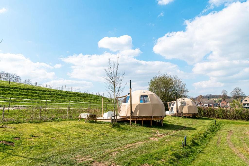 Tent room - Image 1