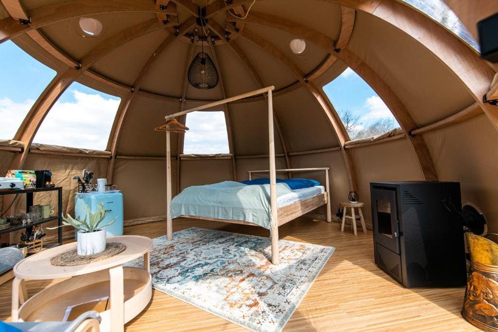 Tent room - Image 3
