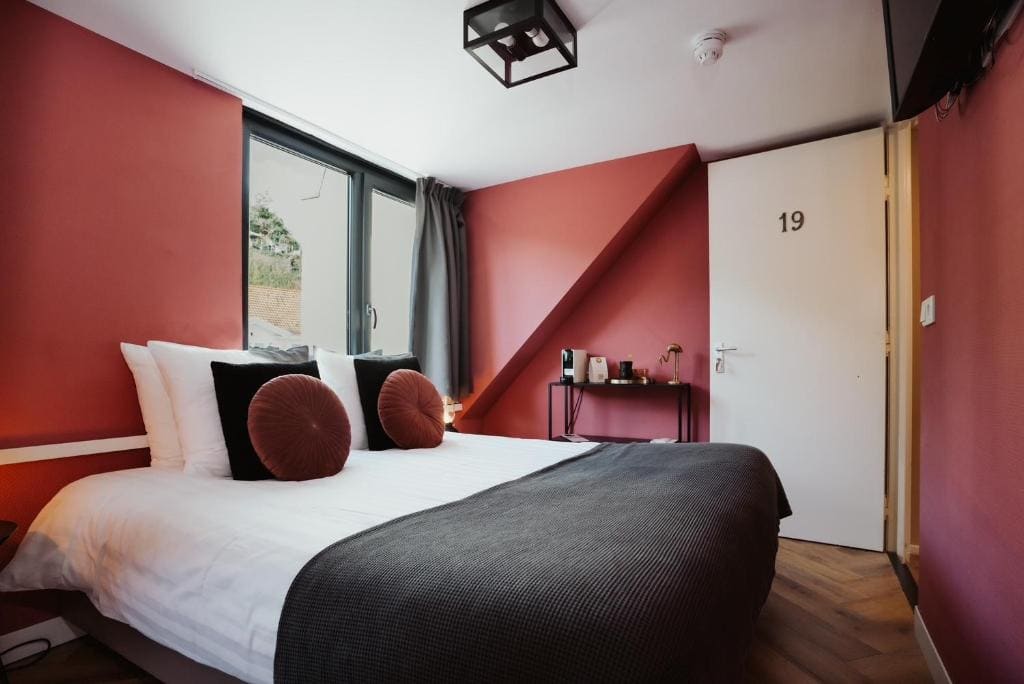 Double Room with Spa Bath room - Image 2