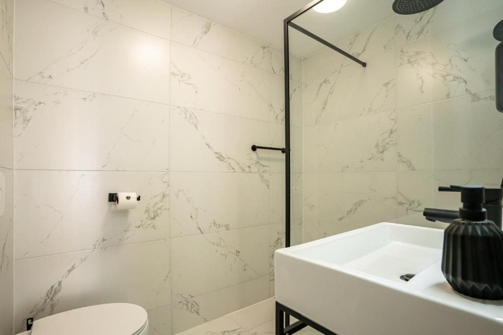 Suite with Spa Bath room - Image 2