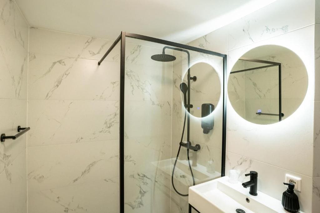 Suite with Spa Bath room - Image 1