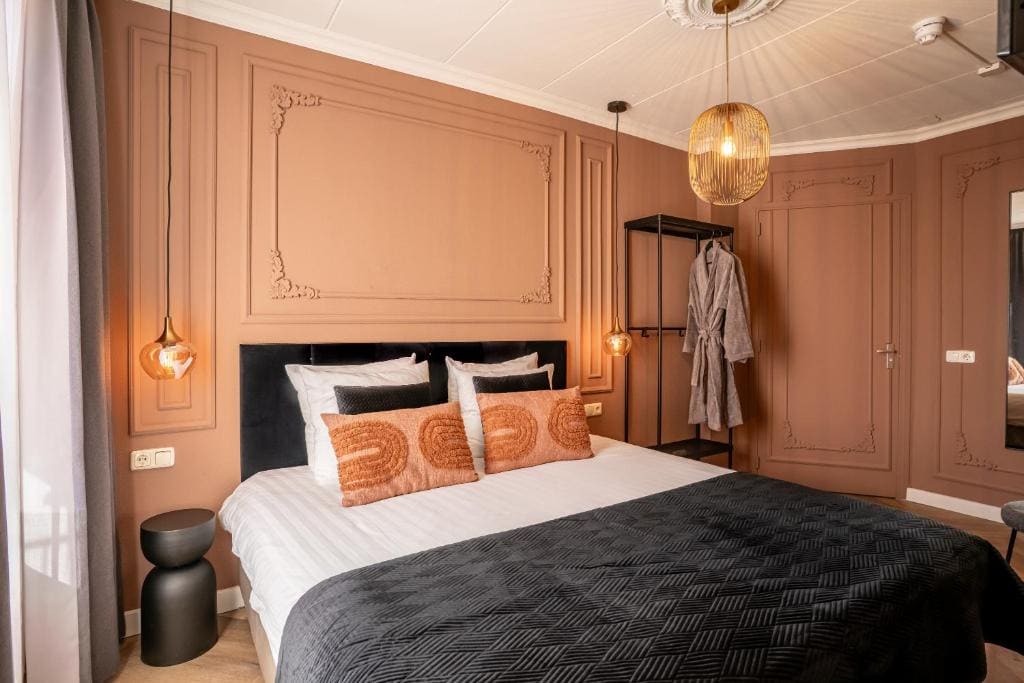 Suite with Spa Bath room - Image 3