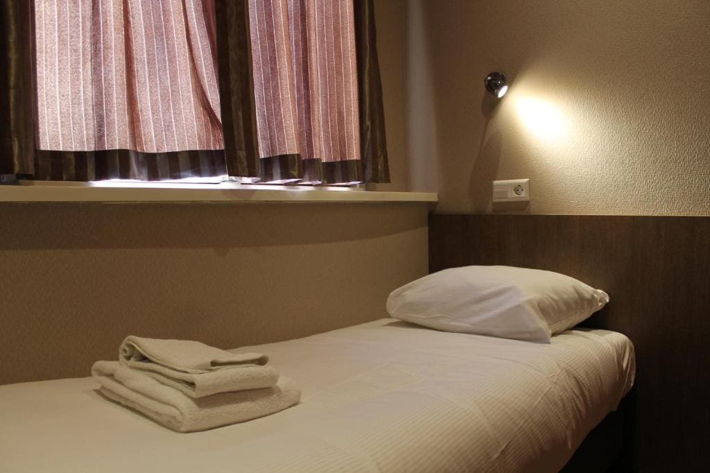 Small Single Room room - Image 1
