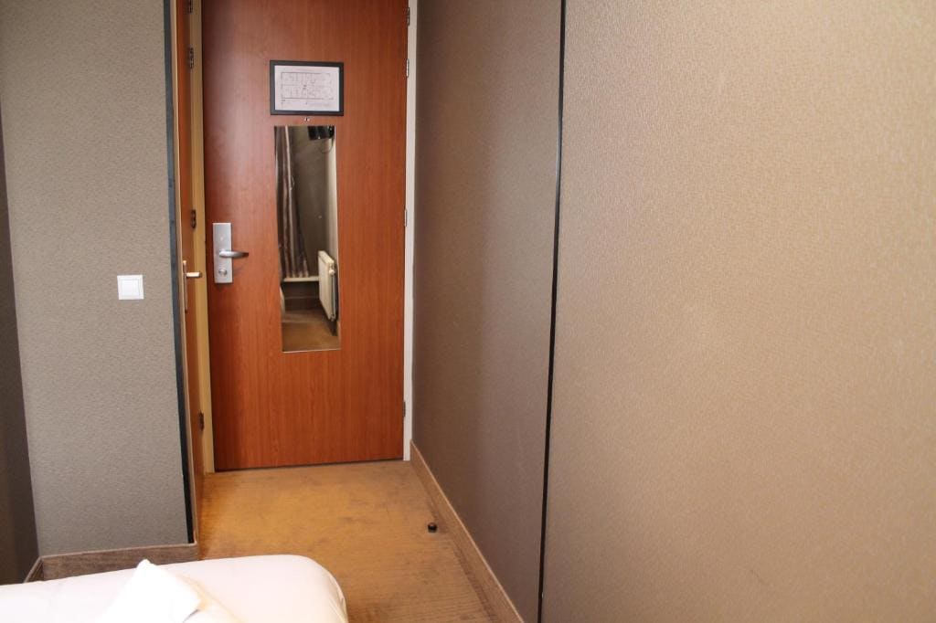Standard Twin Room room - Image 3