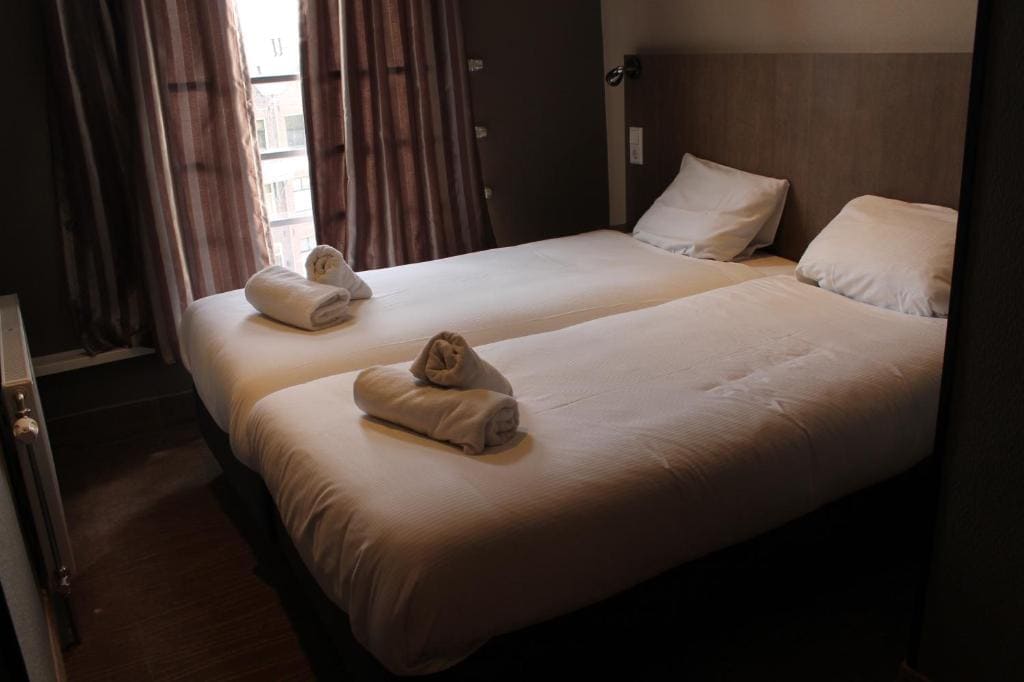 Standard Twin Room room - Image 1