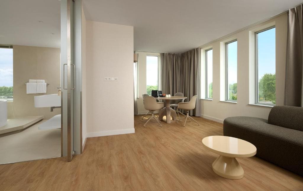 WOW Suite room - Image 3