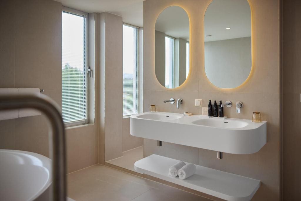 WOW Suite room - Image 2
