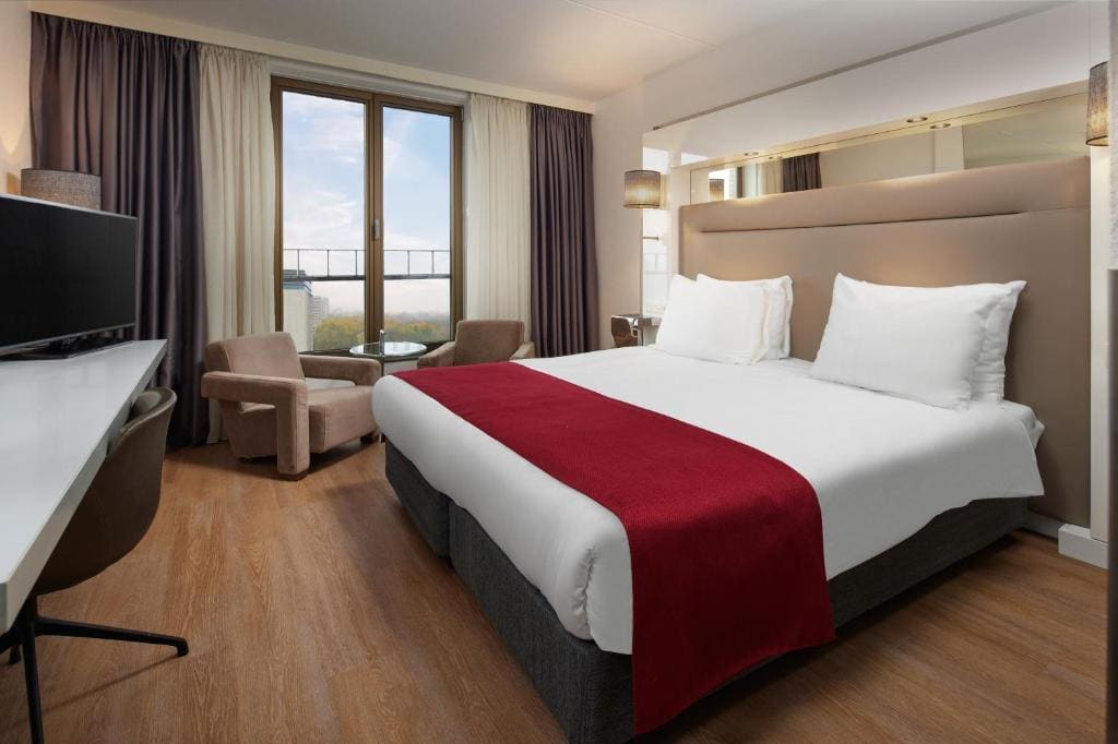 Large Double Room with City View room - Image 3