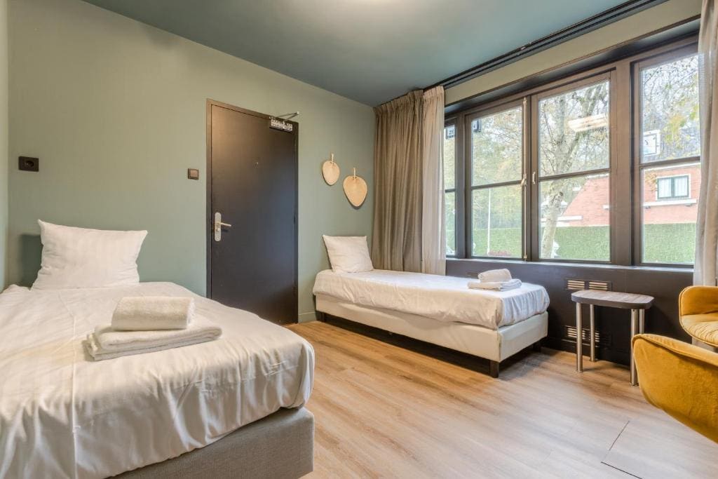 Family Room room - Image 2