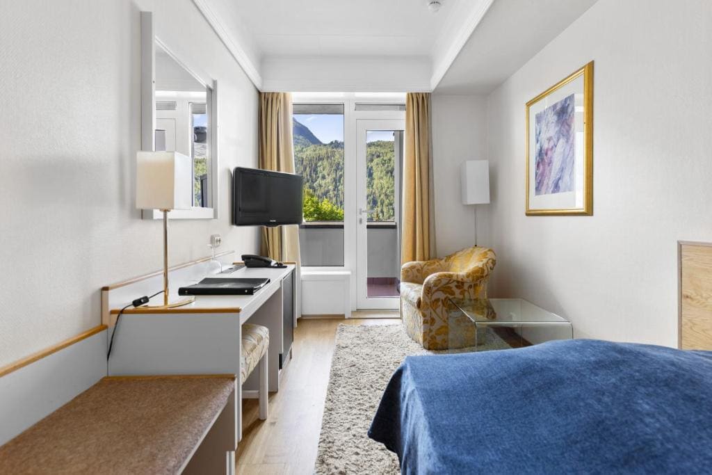 Superior Single room with Balcony and Fjord View room - Image 1