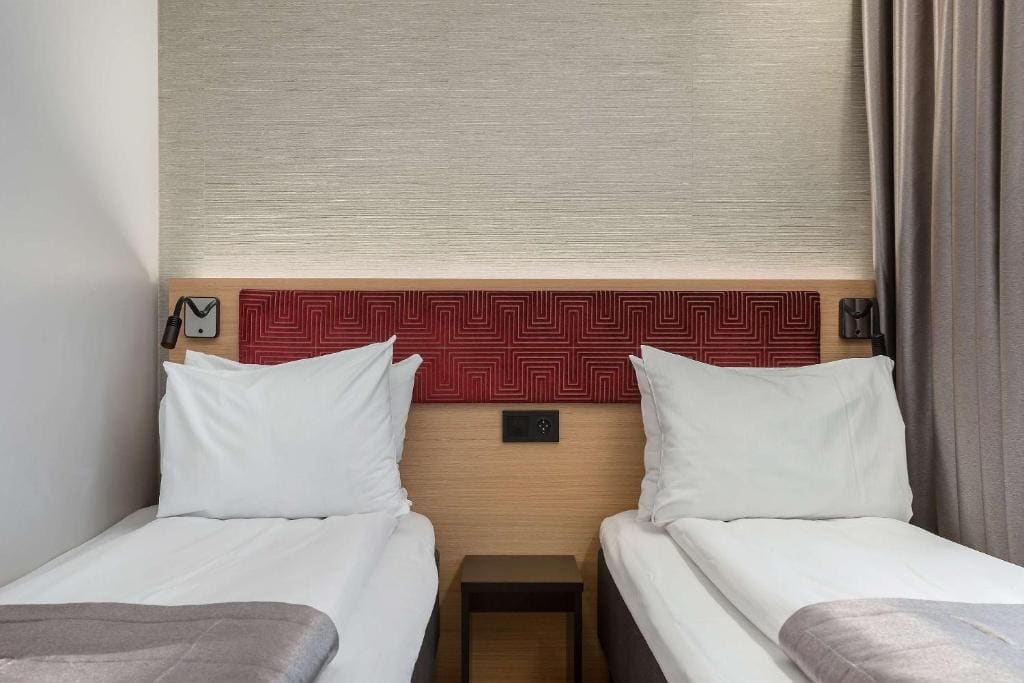 Standard Twin Room room - Image 1