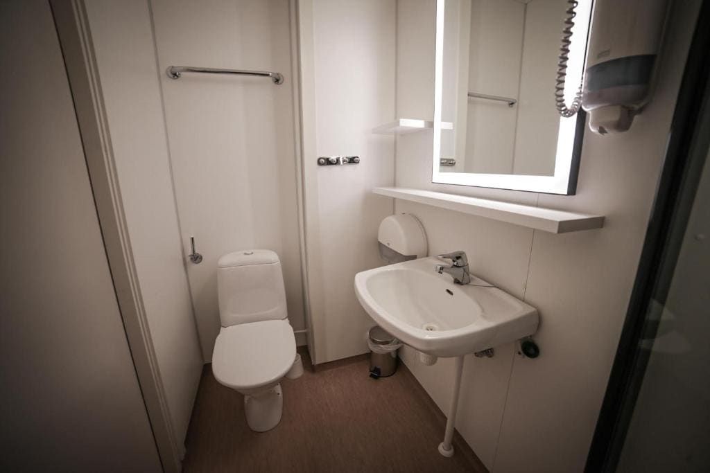 Single Room with Balcony room - Image 3