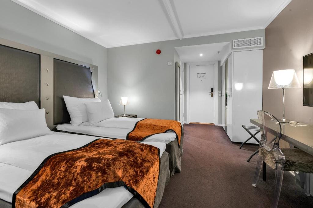 Standard Twin Room room - Image 2