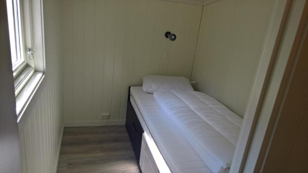 Three-Bedroom Apartment room - Image 1