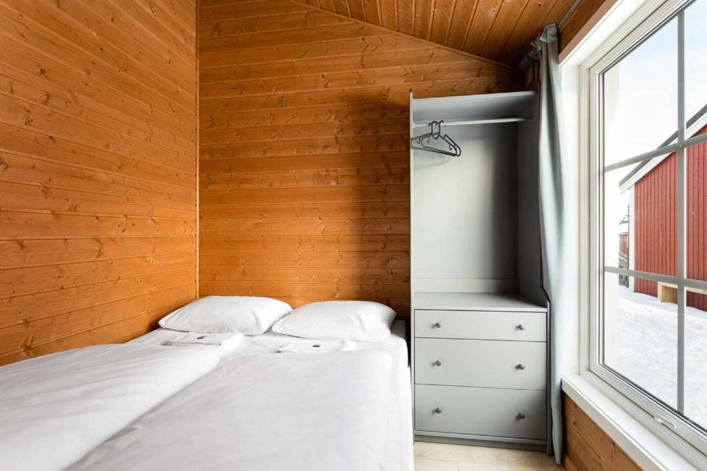 One-Bedroom Apartment room - Image 1