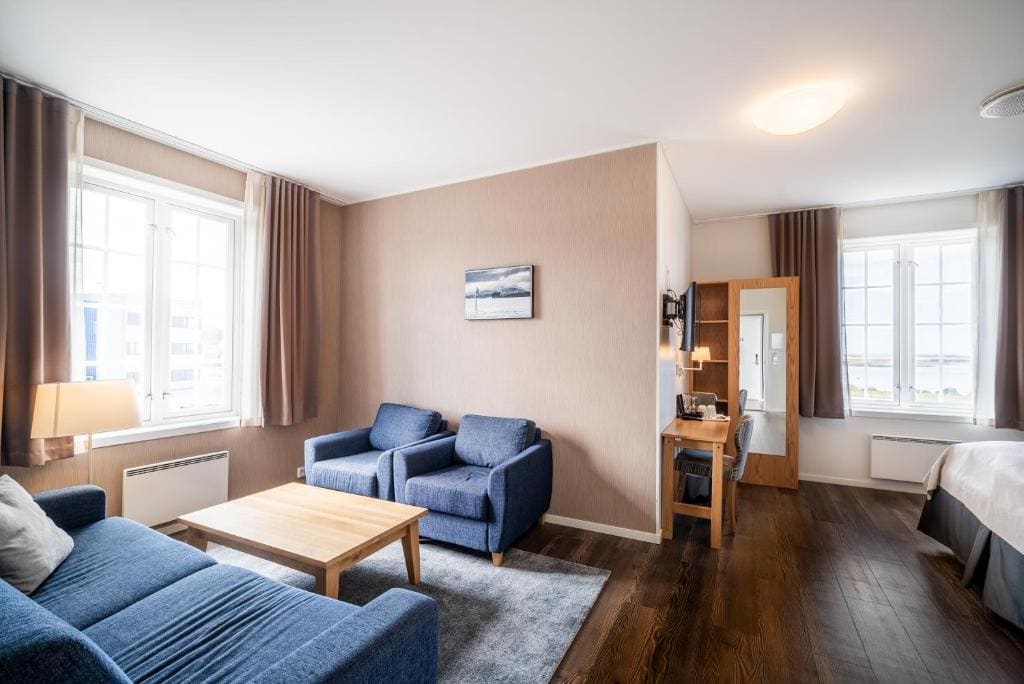 Deluxe Double Room with Sea View room - Image 3