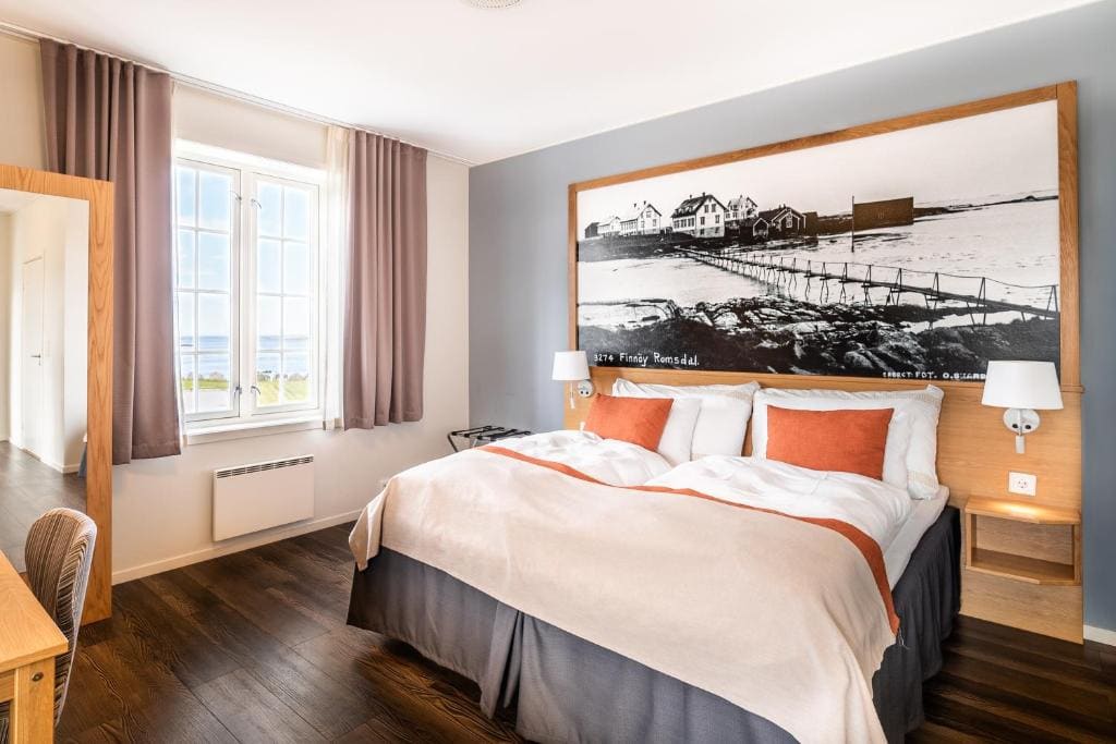 Deluxe Double Room with Sea View room - Image 1