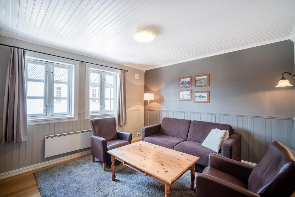 Family Room room - Image 2
