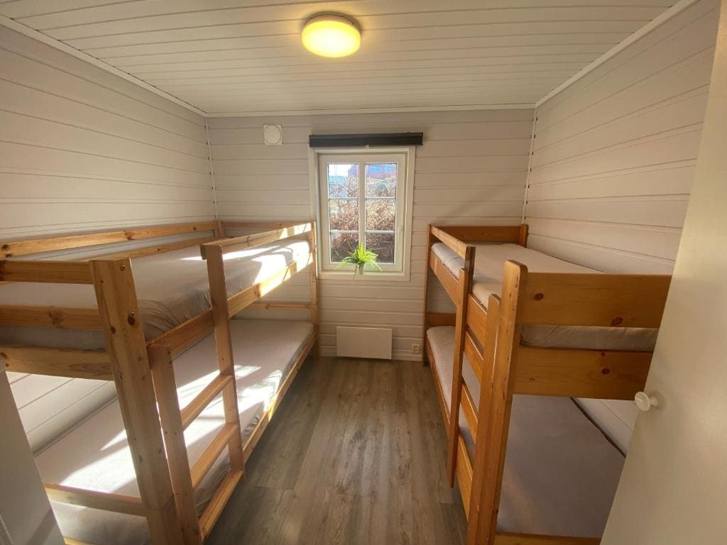 One-Bedroom Cottage room - Image 1