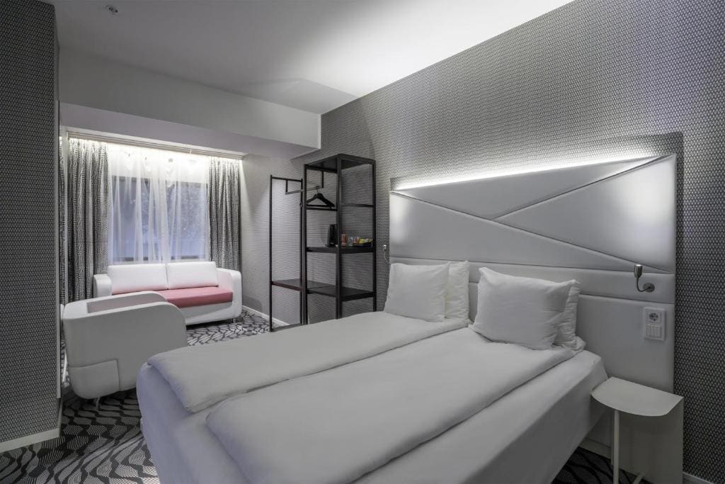 Family Room room - Image 1