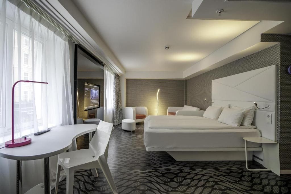 Family Room room - Image 2